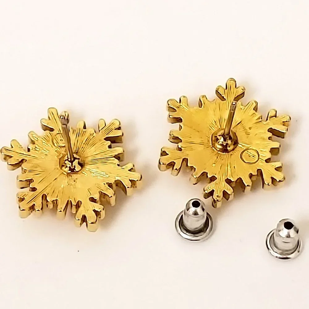 Vintage AVON 3D Gold Finish SNOWFLAKE Pierced Earrings with Rhinestone Accent
